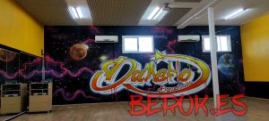 pintura mural interior baile bachata universo